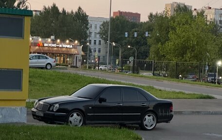 Mercedes-Benz E-Класс, 1997 год, 650 000 рублей, 5 фотография