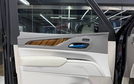 Cadillac Escalade V, 2024 год, 19 490 000 рублей, 15 фотография