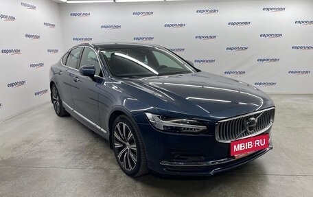 Volvo S90 II рестайлинг, 2021 год, 3 650 000 рублей, 2 фотография