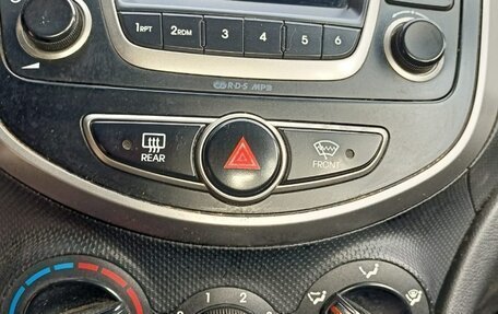 Hyundai Solaris II рестайлинг, 2015 год, 750 000 рублей, 20 фотография