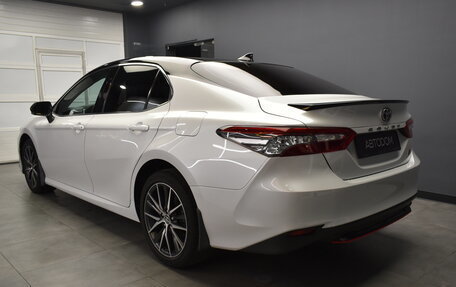 Toyota Camry, 2021 год, 3 200 000 рублей, 4 фотография