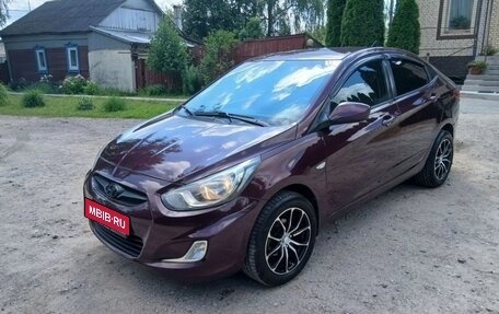 Hyundai Solaris II рестайлинг, 2013 год, 590 000 рублей, 1 фотография