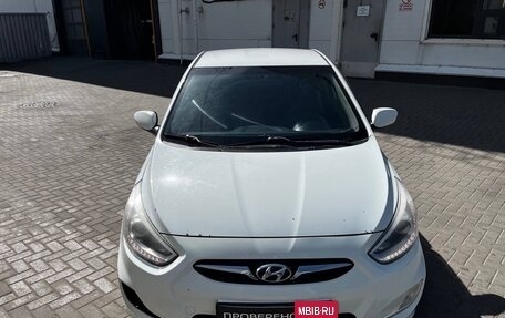 Hyundai Solaris II рестайлинг, 2013 год, 800 000 рублей, 2 фотография