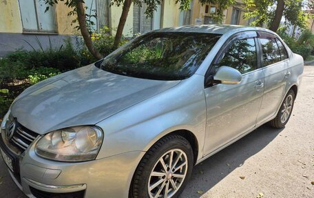 Volkswagen Jetta VI, 2010 год, 490 000 рублей, 2 фотография