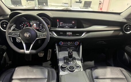 Alfa Romeo Stelvio, 2017 год, 2 399 900 рублей, 9 фотография