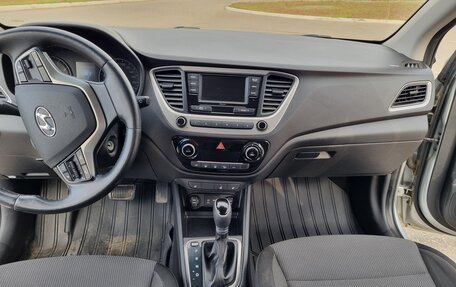 Hyundai Solaris II рестайлинг, 2017 год, 1 300 000 рублей, 12 фотография