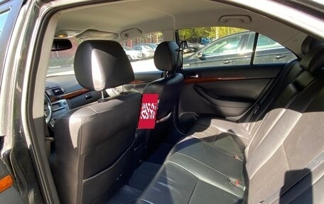 Toyota Avensis III рестайлинг, 2006 год, 800 000 рублей, 10 фотография