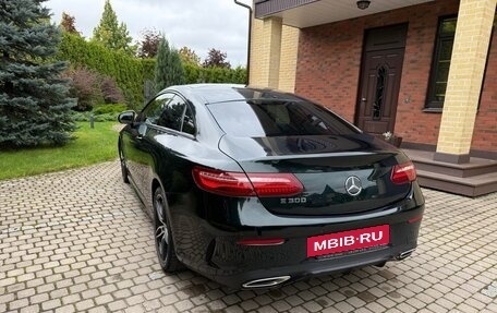 Mercedes-Benz E-Класс, 2017 год, 3 500 000 рублей, 3 фотография