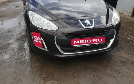 Peugeot 308 II, 2011 год, 570 000 рублей, 2 фотография