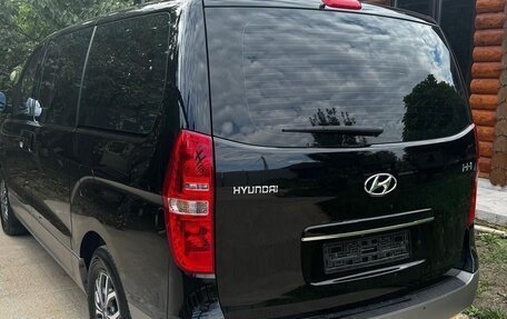 Hyundai H-1 II рестайлинг, 2019 год, 3 400 000 рублей, 11 фотография