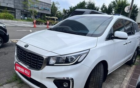 KIA Carnival III, 2019 год, 2 500 000 рублей, 1 фотография