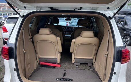 KIA Carnival III, 2019 год, 2 500 000 рублей, 3 фотография