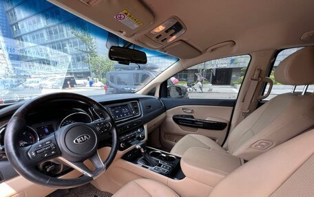 KIA Carnival III, 2019 год, 2 500 000 рублей, 5 фотография