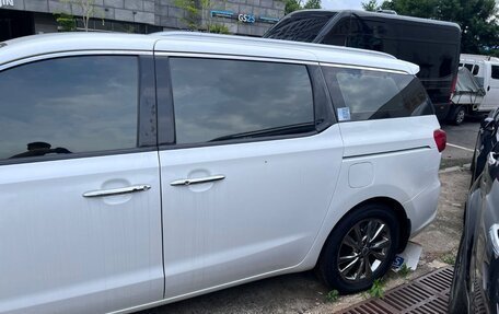KIA Carnival III, 2019 год, 2 500 000 рублей, 18 фотография