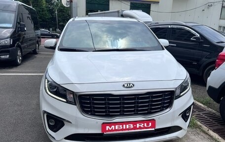 KIA Carnival III, 2019 год, 2 500 000 рублей, 15 фотография