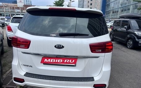 KIA Carnival III, 2019 год, 2 500 000 рублей, 21 фотография
