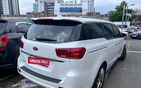 KIA Carnival III, 2019 год, 2 500 000 рублей, 20 фотография