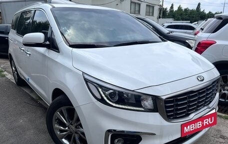 KIA Carnival III, 2019 год, 2 500 000 рублей, 16 фотография