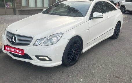 Mercedes-Benz E-Класс, 2011 год, 1 550 000 рублей, 2 фотография