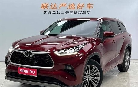 Toyota Highlander, 2022 год, 4 000 000 рублей, 1 фотография