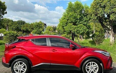 Toyota C-HR I рестайлинг, 2022 год, 1 700 000 рублей, 9 фотография