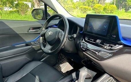 Toyota C-HR I рестайлинг, 2022 год, 1 700 000 рублей, 13 фотография
