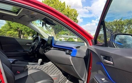 Toyota C-HR I рестайлинг, 2022 год, 1 700 000 рублей, 14 фотография