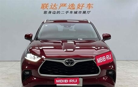 Toyota Highlander, 2022 год, 4 000 000 рублей, 2 фотография