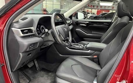 Toyota Highlander, 2022 год, 4 000 000 рублей, 7 фотография