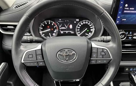 Toyota Highlander, 2022 год, 4 000 000 рублей, 9 фотография