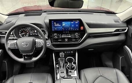 Toyota Highlander, 2022 год, 4 000 000 рублей, 8 фотография