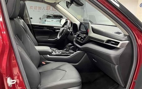 Toyota Highlander, 2022 год, 4 000 000 рублей, 17 фотография