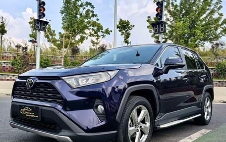 Toyota RAV4, 2022 год, 2 400 000 рублей, 1 фотография