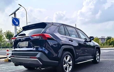 Toyota RAV4, 2022 год, 2 400 000 рублей, 5 фотография