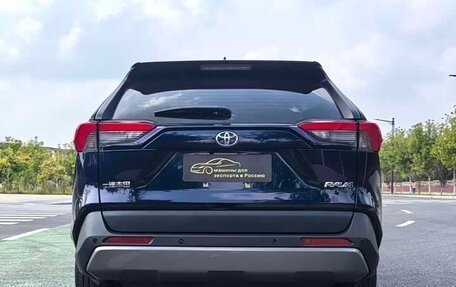 Toyota RAV4, 2022 год, 2 400 000 рублей, 6 фотография