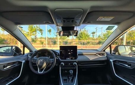 Toyota RAV4, 2022 год, 2 400 000 рублей, 14 фотография