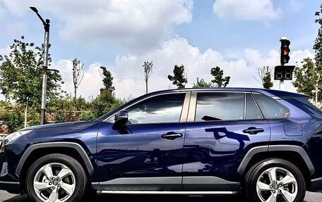 Toyota RAV4, 2022 год, 2 400 000 рублей, 9 фотография