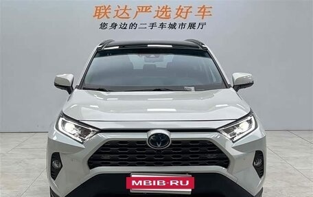 Toyota RAV4, 2021 год, 2 900 000 рублей, 2 фотография