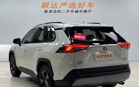 Toyota RAV4, 2021 год, 2 900 000 рублей, 5 фотография