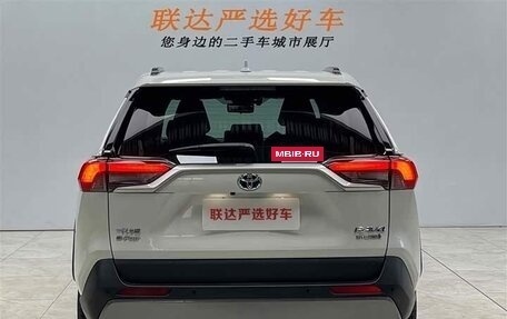 Toyota RAV4, 2021 год, 2 900 000 рублей, 6 фотография