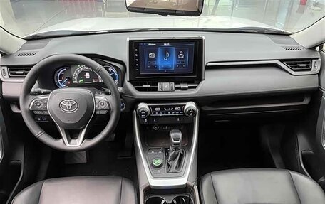 Toyota RAV4, 2021 год, 2 900 000 рублей, 13 фотография