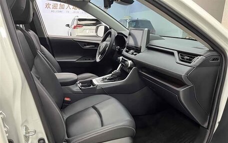 Toyota RAV4, 2021 год, 2 900 000 рублей, 21 фотография