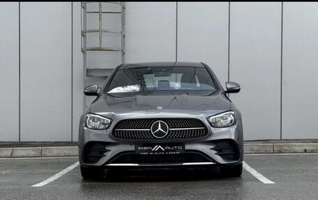 Mercedes-Benz E-Класс, 2022 год, 4 600 000 рублей, 1 фотография