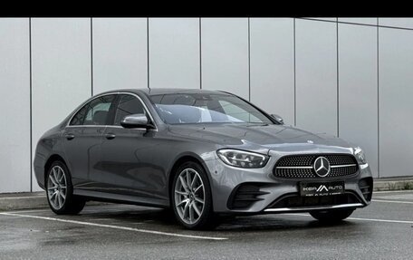Mercedes-Benz E-Класс, 2022 год, 4 600 000 рублей, 2 фотография
