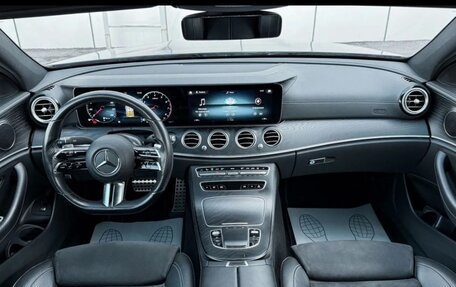 Mercedes-Benz E-Класс, 2022 год, 4 600 000 рублей, 5 фотография