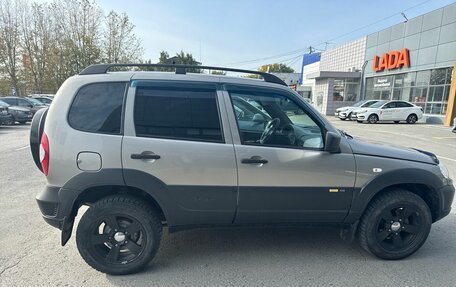 Chevrolet Niva I рестайлинг, 2017 год, 676 000 рублей, 5 фотография