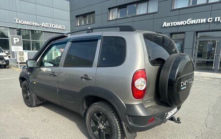 Chevrolet Niva I рестайлинг, 2017 год, 676 000 рублей, 4 фотография