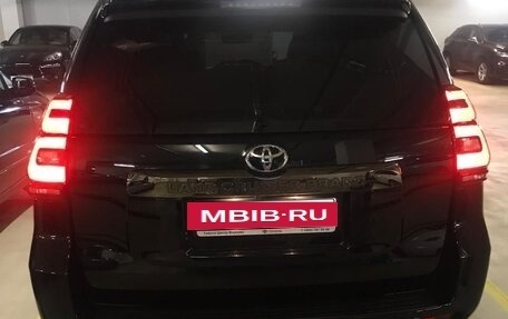 Toyota Land Cruiser Prado 150 рестайлинг 2, 2021 год, 5 800 000 рублей, 8 фотография