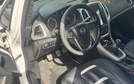 Opel Astra J, 2011 год, 600 000 рублей, 13 фотография