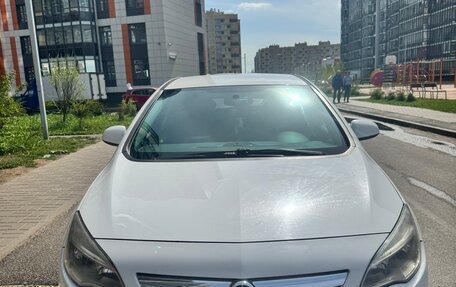 Opel Astra J, 2011 год, 600 000 рублей, 2 фотография